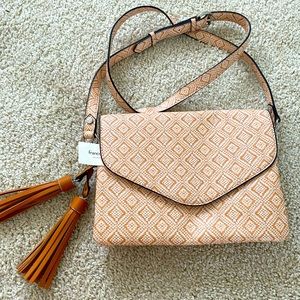 NWT Francesca’s crossbody knit patterned purse